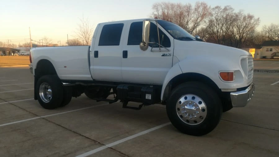 2000 Ford Super Duty 1st Gen - Image 3 of 12
