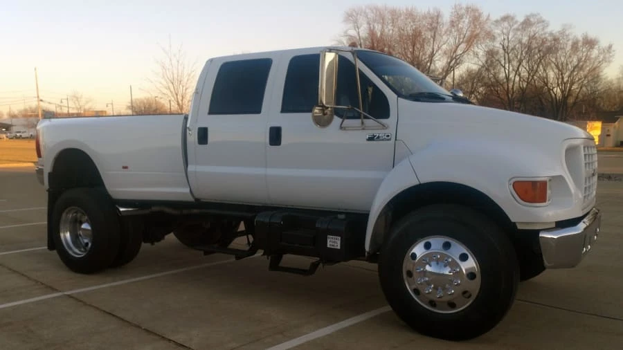 2000 Ford Super Duty 1st Gen - Image 2 of 12