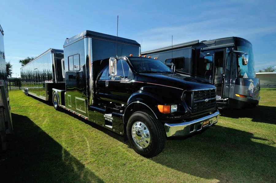 2000 Ford Super Duty 1st Gen - Image 2 of 5