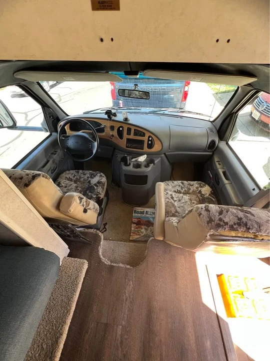 2000 Ford Econoline Van - Image 8 of 17