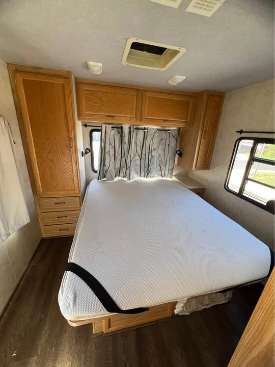 2000 Ford Econoline Van - Image 13 of 17