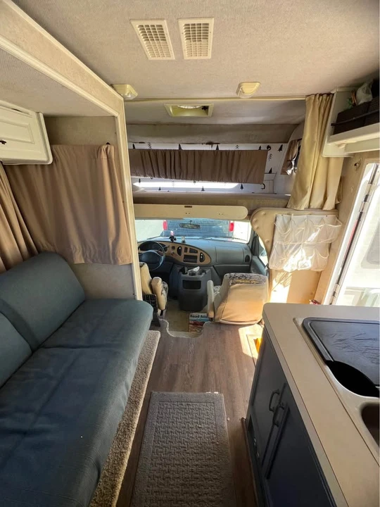 2000 Ford Econoline Van - Image 5 of 17
