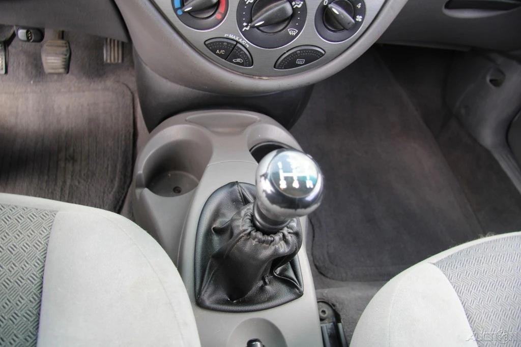 2000 Ford Focus 1st Gen - Image 19 of 24