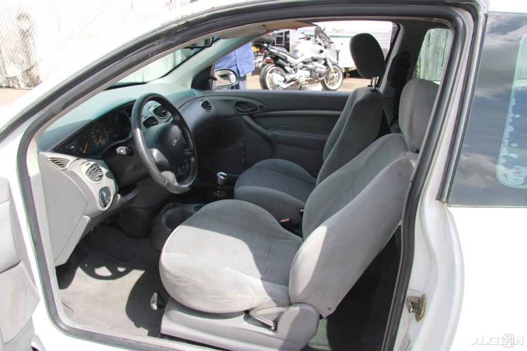 2000 Ford Focus 1st Gen - Image 14 of 24