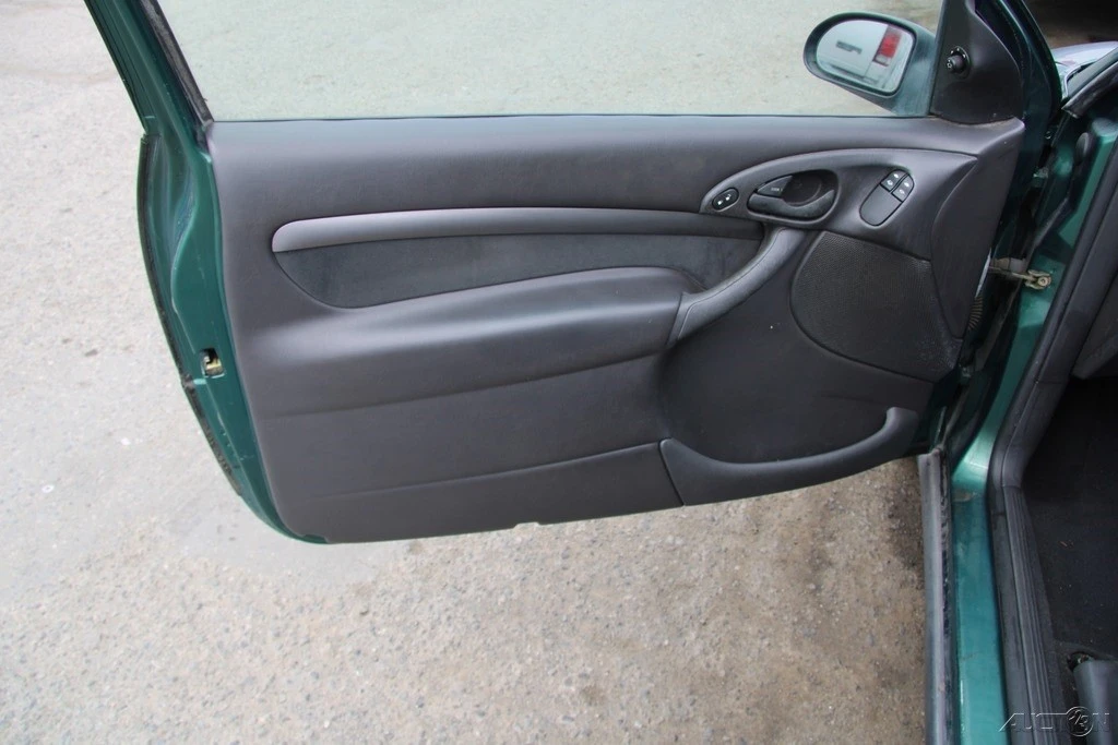 2000 Ford Focus 1st Gen - Image 13 of 24