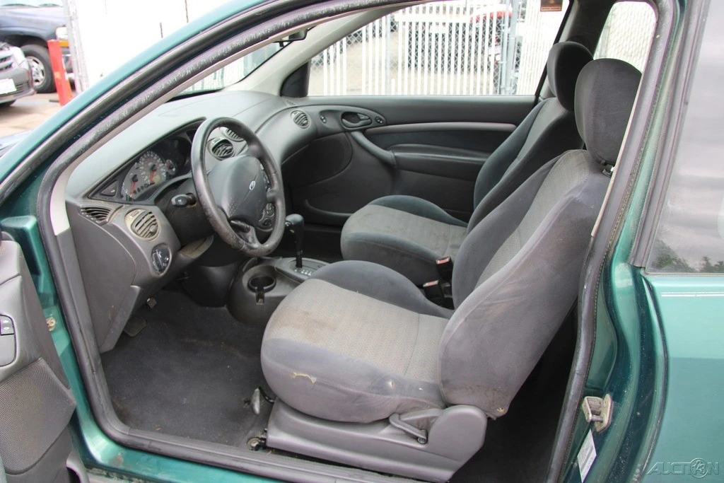 2000 Ford Focus 1st Gen - Image 14 of 24