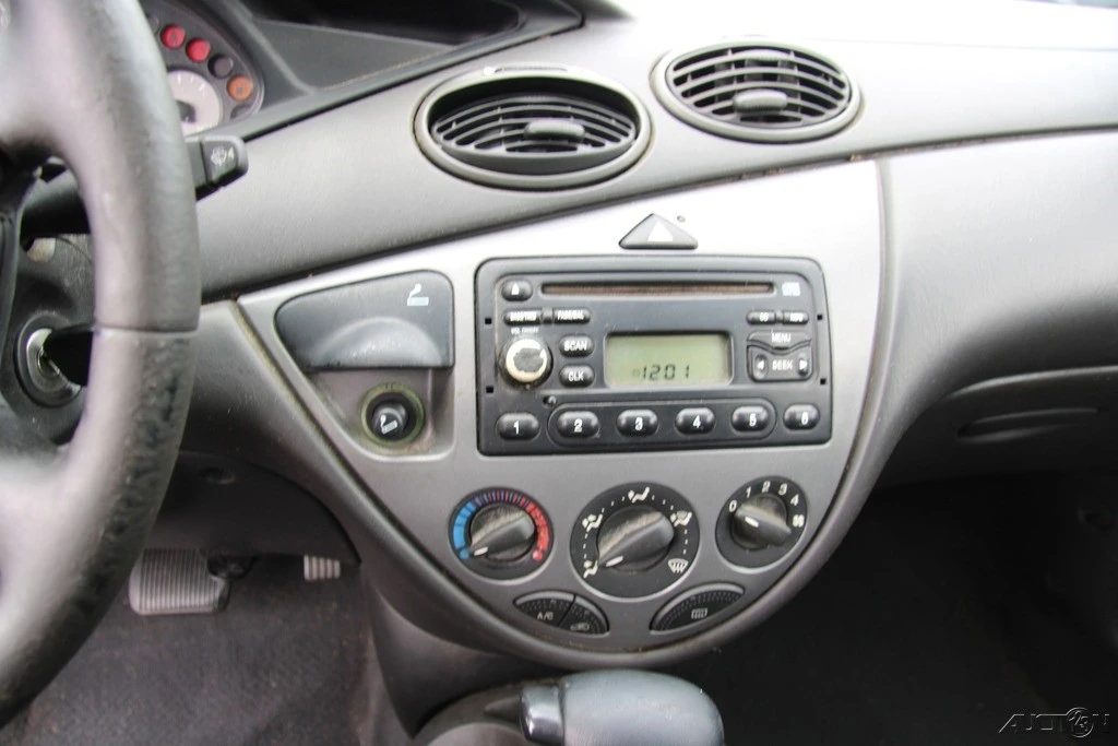 2000 Ford Focus 1st Gen - Image 18 of 24