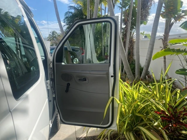 2000 Ford Econoline Van - Image 12 of 21