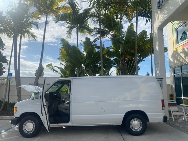 2000 Ford Econoline Van - Image 9 of 21