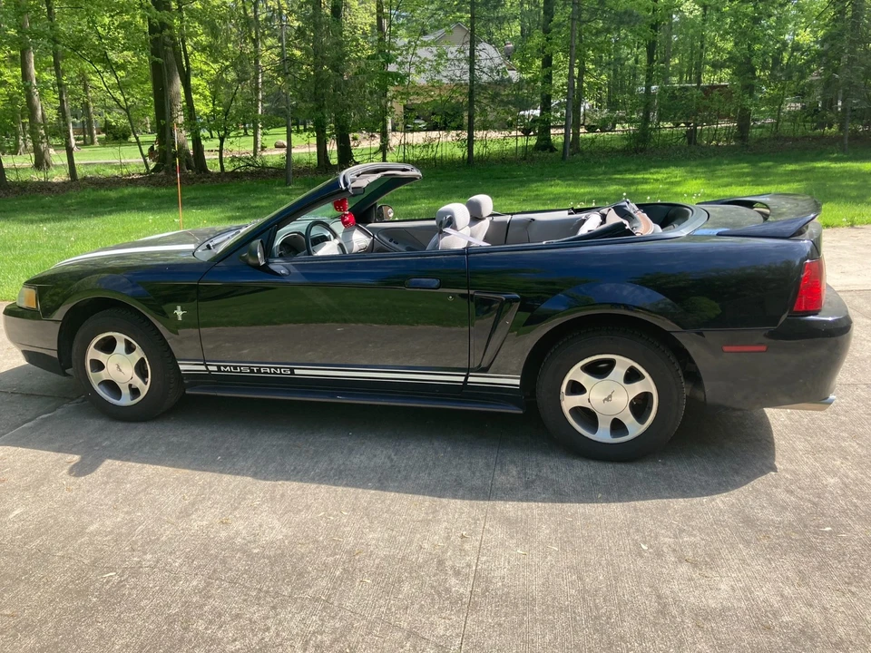 2000 Ford SN95 Mustang - Image 2 of 5