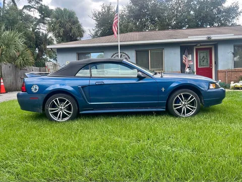 2000 Ford Mustang Convertible 2D