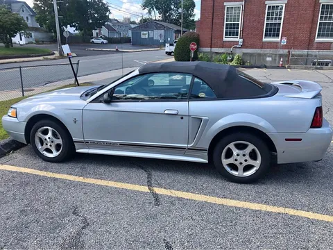 2000 Ford Mustang Convertible 2D
