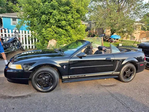 2000 Ford Mustang Convertible 2D