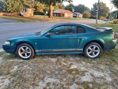 2000 Ford Mustang Coupe 2D