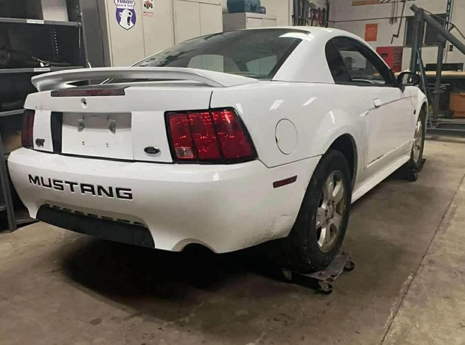 2000 Ford SN95 Mustang - Image 2 of 6
