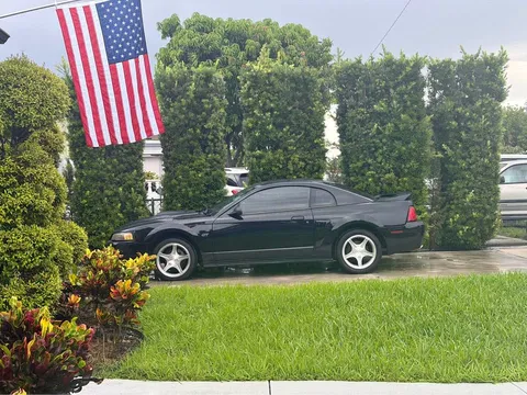 2000 Ford Mustang GT Deluxe Coupe 2D