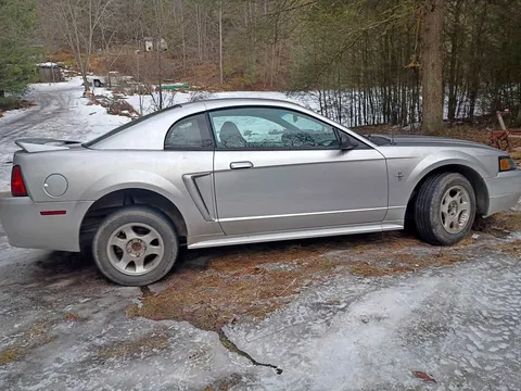 2000 Ford Mustang Premium Coupe 2D