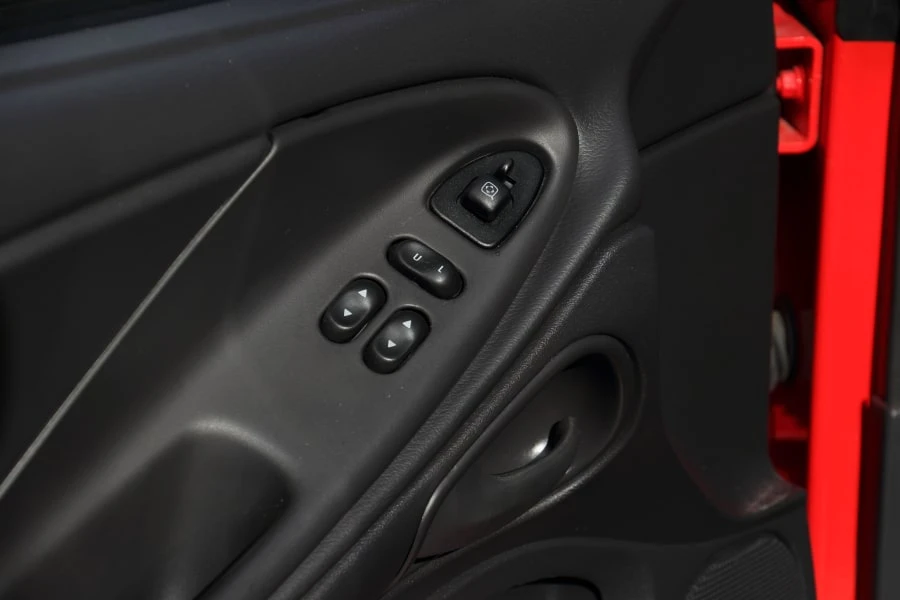 2000 Ford SN95 Mustang Cobra R - Image 28 of 31