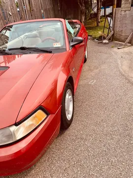 2000 Ford Mustang V6 Convertible 2D