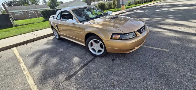 2000 Ford Mustang V6 Convertible 2D
