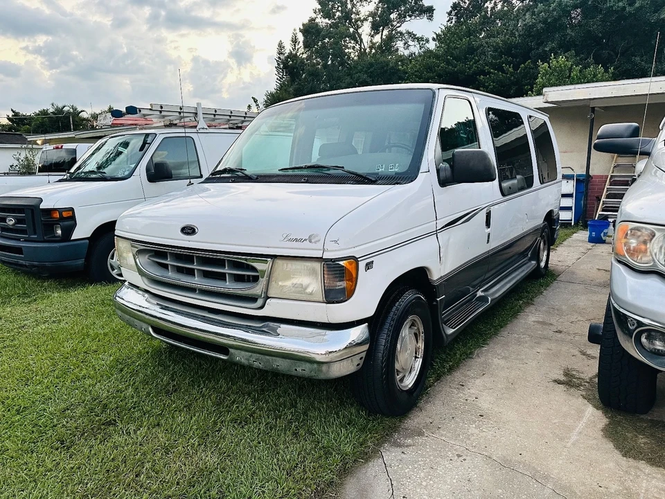 2000 Ford Econoline Van - Image 3 of 21