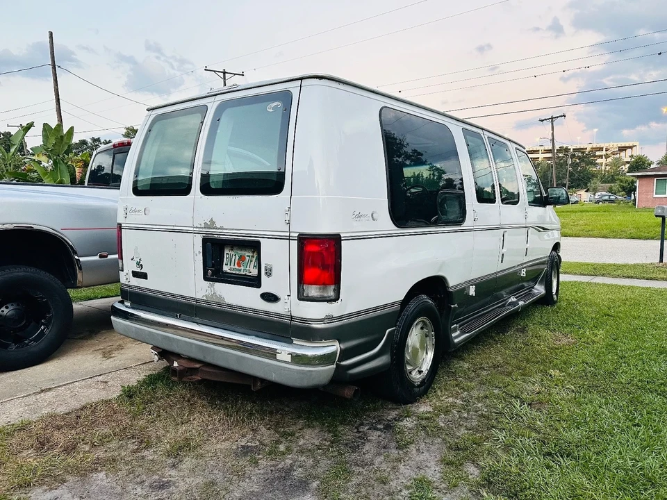 2000 Ford Econoline Van - Image 4 of 21