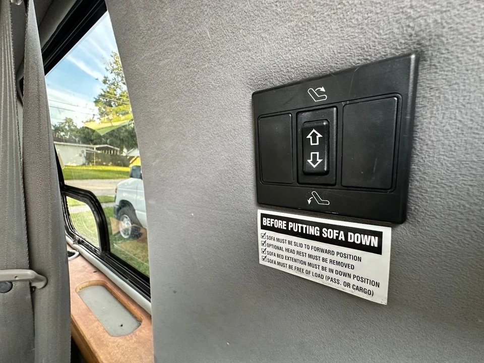 2000 Ford Econoline Van - Image 20 of 21