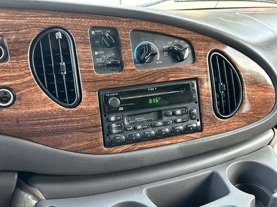 2000 Ford Econoline Van - Image 11 of 21