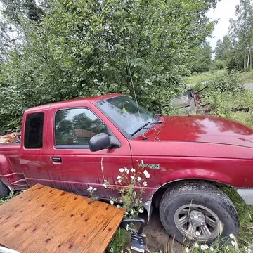 2000 Ford Ranger XLT Pickup 2D 6 ft