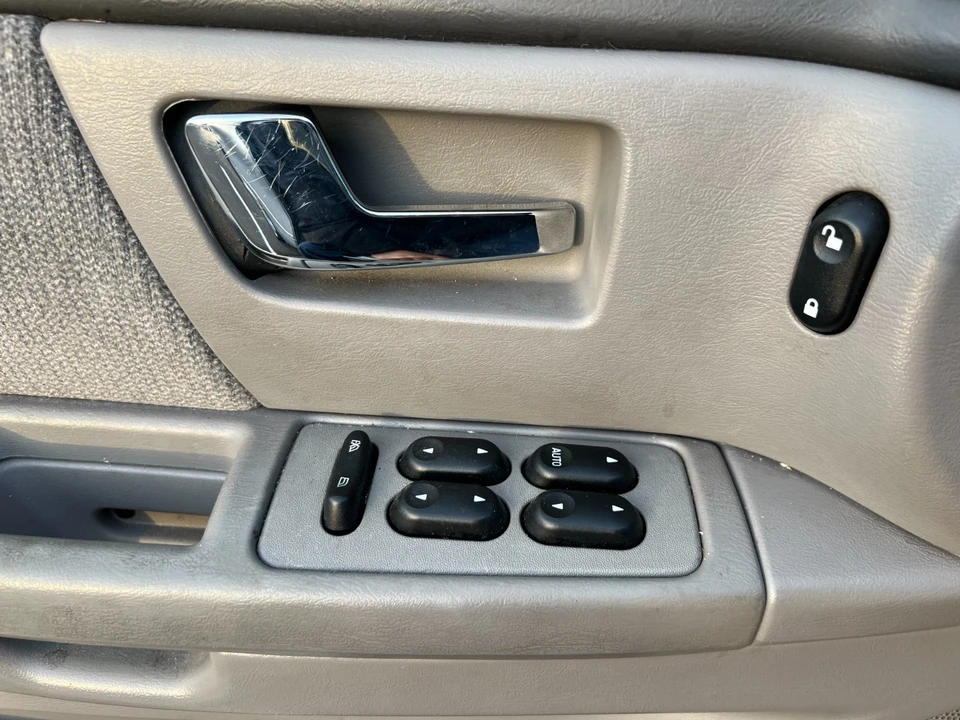 2000 Ford Taurus 4th Gen - Image 19 of 21