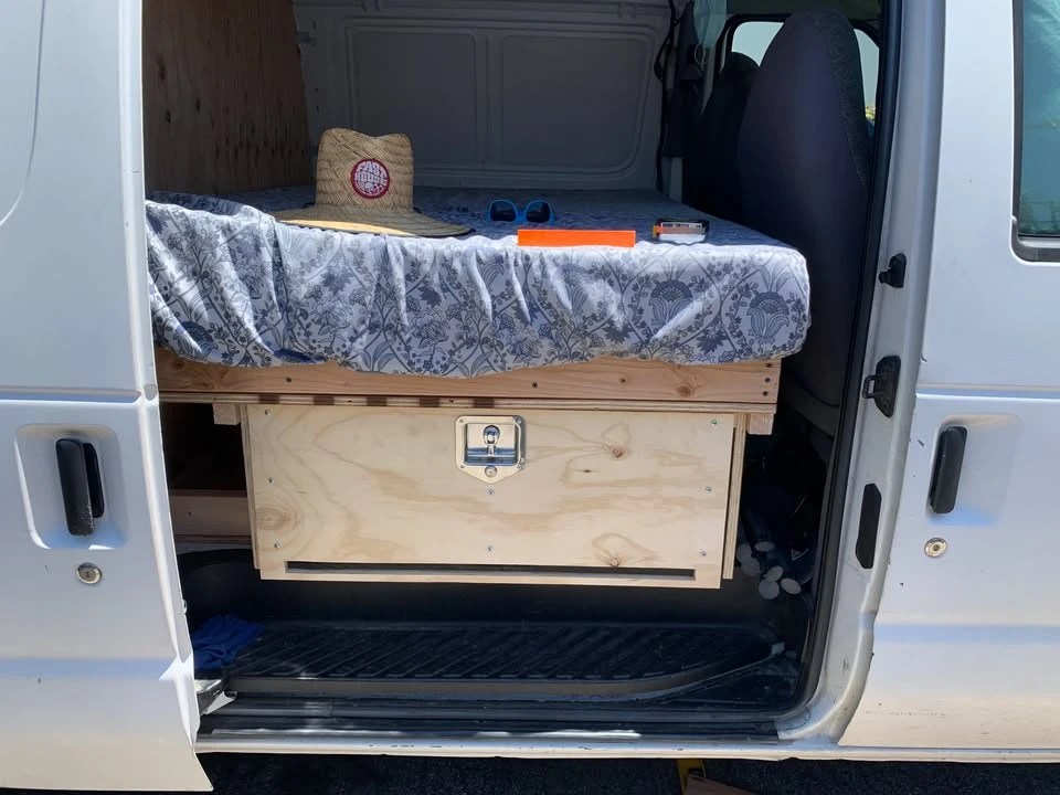 2000 Ford Econoline Van - Image 9 of 13