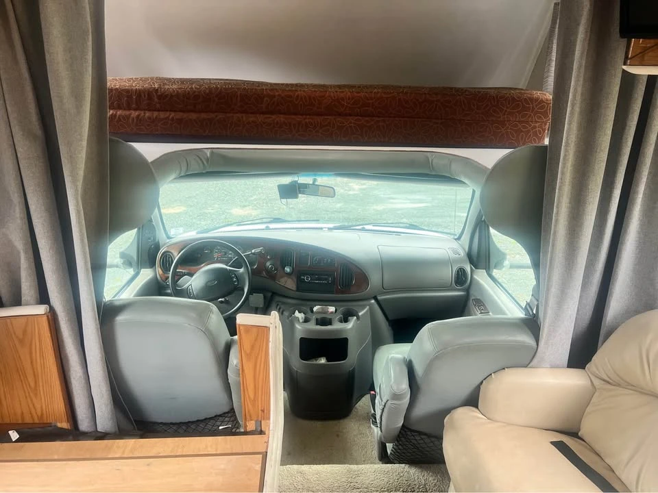 2000 Ford Econoline Van - Image 5 of 11