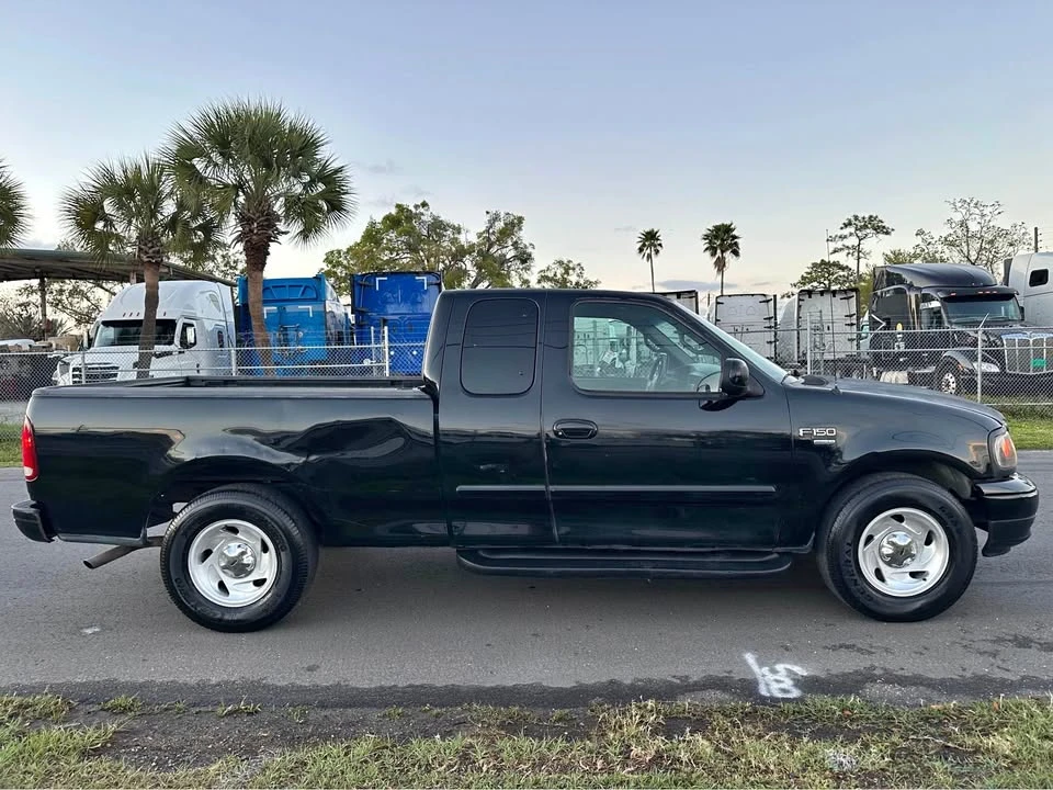 2000 Ford F-150 10th Gen - Image 2 of 11