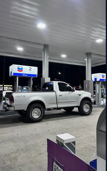 2000 Ford F-150 10th Gen - Image 2 of 8