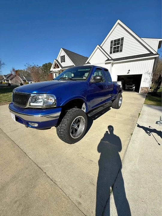 2000 Ford F-150 10th Gen - Image 2 of 12