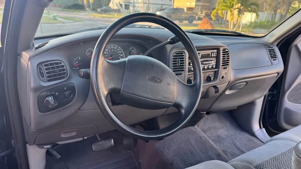 2000 Ford F-150 10th Gen - Image 11 of 16