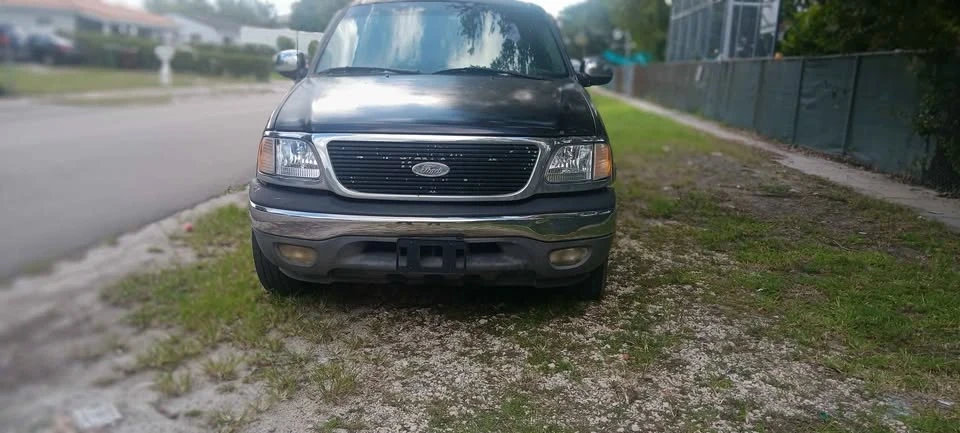 2000 Ford F-150 10th Gen - Image 2 of 4