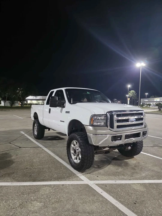 2000 Ford Super Duty 1st Gen - Image 2 of 17