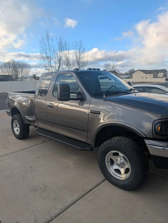 2000 Ford F-150 10th Gen - Image 2 of 12