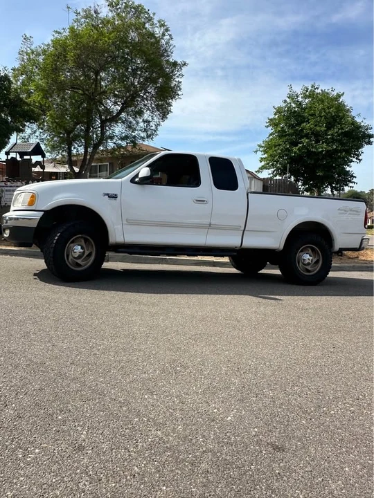 2000 Ford F-150 10th Gen - Image 2 of 10