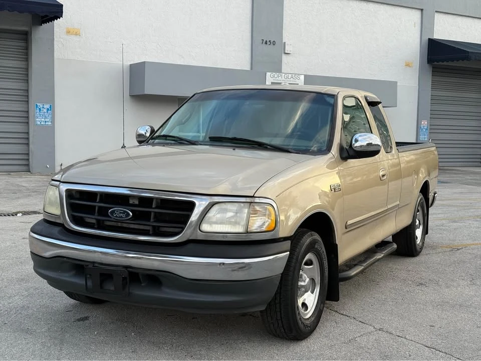 2000 Ford F-150 10th Gen - Image 2 of 12