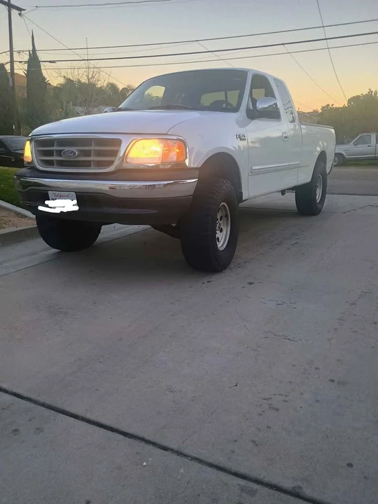 2000 Ford F-150 10th Gen - Image 2 of 11
