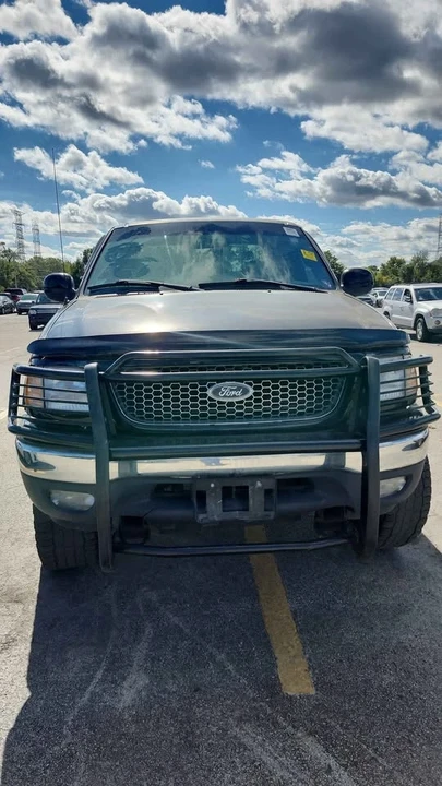 2000 Ford Super Duty 1st Gen - Image 2 of 8
