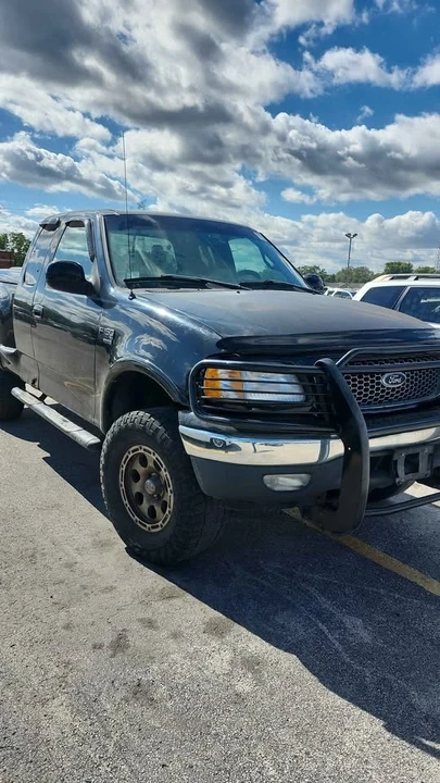 2000 Ford Super Duty 1st Gen - Image 3 of 8