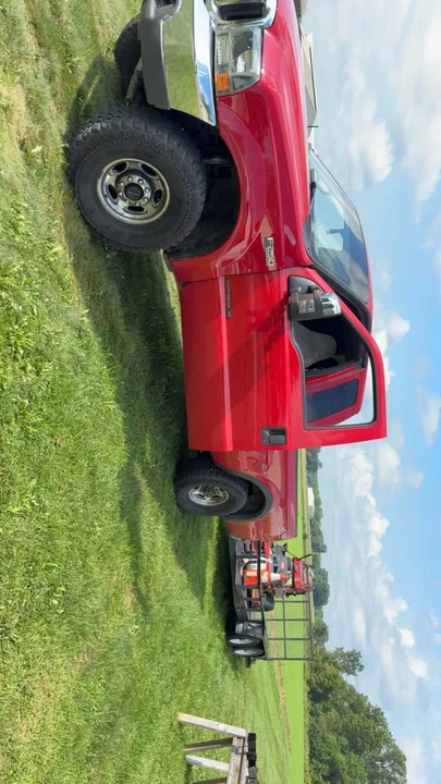2000 Ford Super Duty 1st Gen - Image 2 of 13