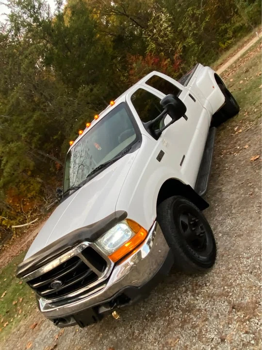 2000 Ford Super Duty 1st Gen - Image 3 of 13