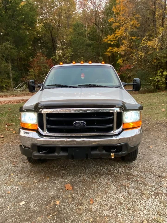 2000 Ford Super Duty 1st Gen - Image 2 of 13