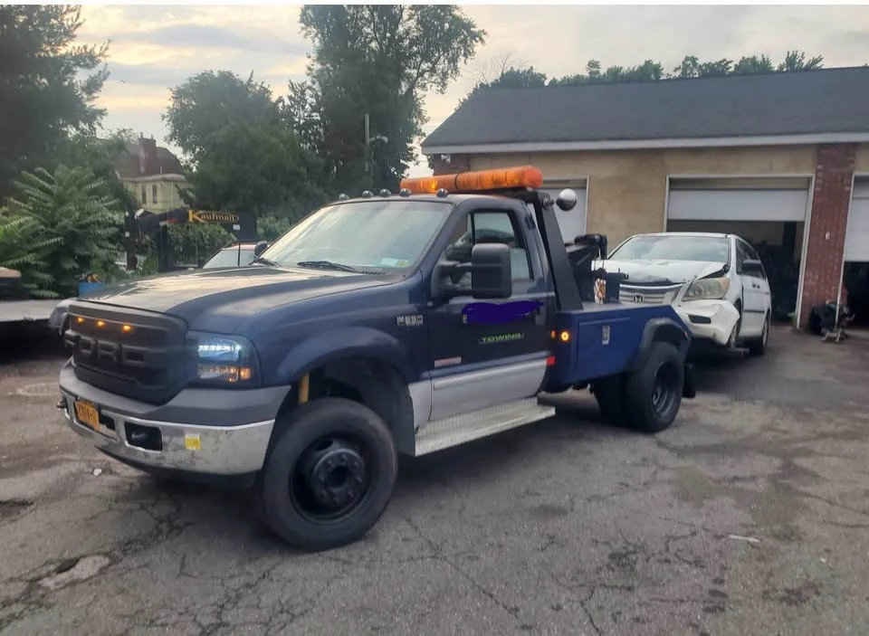 2000 Ford Super Duty 1st Gen - Image 2 of 17
