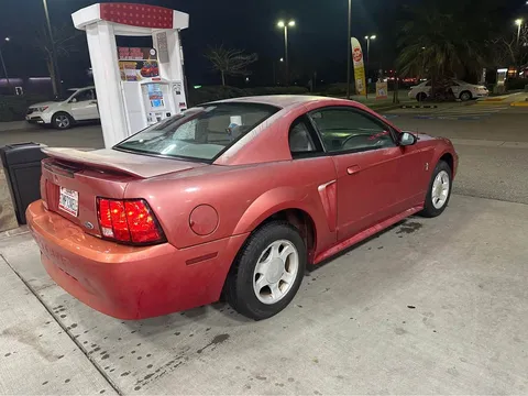 2000 Ford Mustang