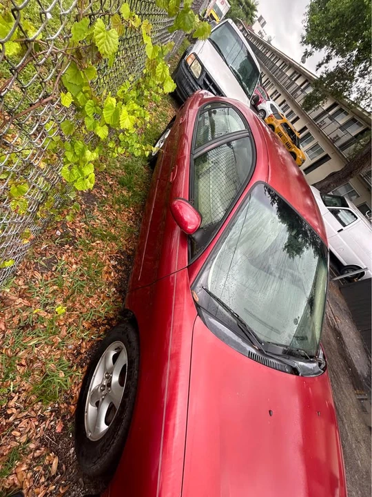 2000 Ford Taurus 4th Gen - Image 2 of 12